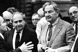 «С Горбачевым Рокфеллеры говорили уже не как с Брежневым. Не как с равным» скачать